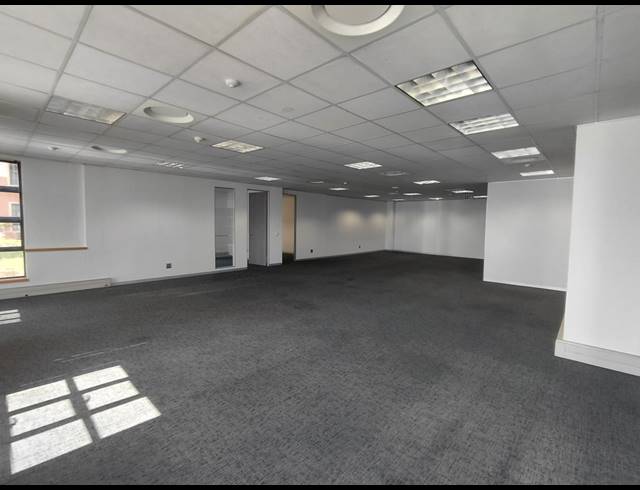 429M² OFFICE TO LET IN BRYANSTON